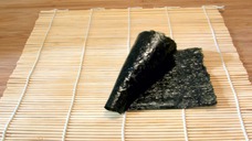 Preperation of temaki (step 3) Preperation of temaki (step 3)