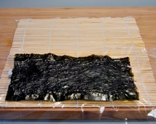 Preperation of ura-maki (step 2) Preperation of ura-maki (step 2)