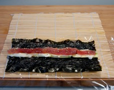 Preperation of ura-maki (step 3) Preperation of ura-maki (step 3)